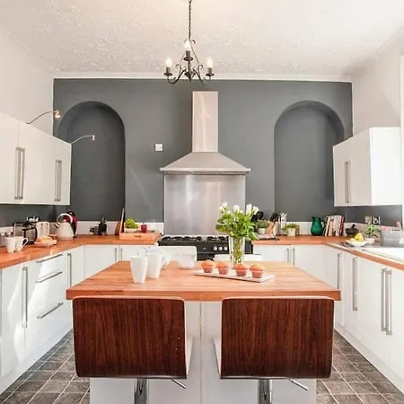 Вилла Large House, Sleeps 10 With Incredible Sea Views Ильфракомб Экстерьер фото