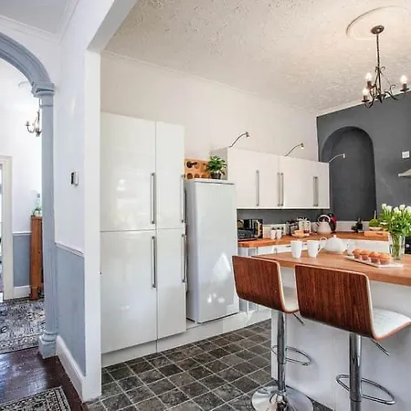 Вилла Large House, Sleeps 10 With Incredible Sea Views Ильфракомб Экстерьер фото