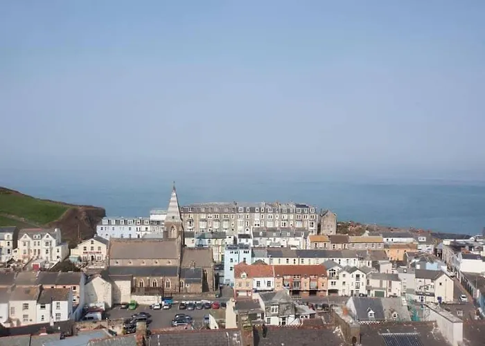 Large House, Sleeps 10 With Incredible Sea Views