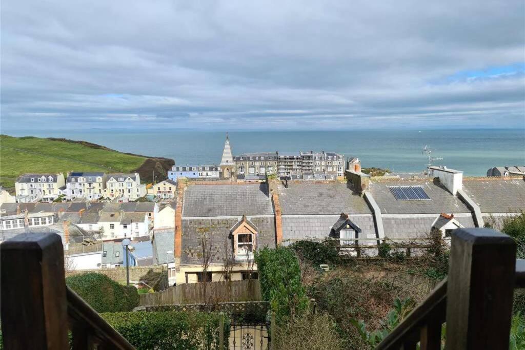 Large House, Sleeps 10 With Incredible Sea Views