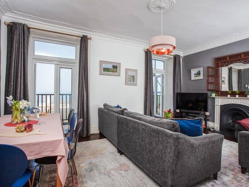 Large House, Sleeps 10 With Incredible Sea Views